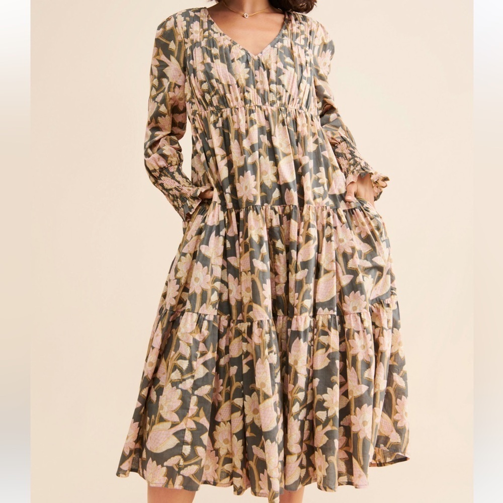 NWT Let Me Be Waistless Floral Dress